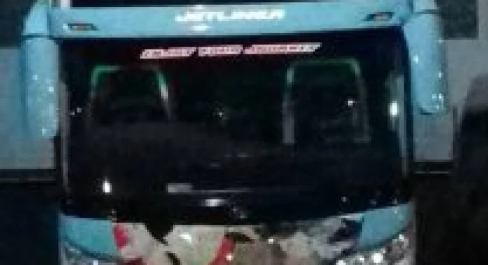 Tamilan depan bus