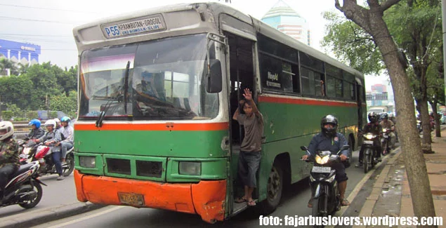 Bus PO Mayasari Bakti 2013