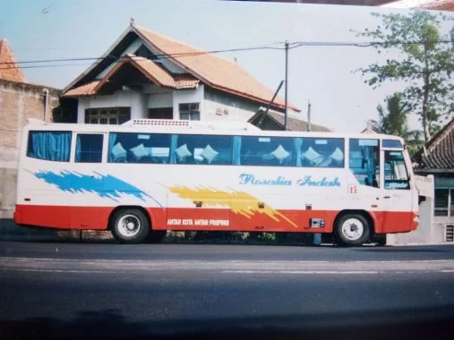 Foto bus jadul Rosalia Indah