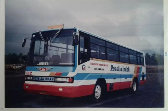 Bus Jadul HINO Rosalia Indah
