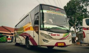 Автобус Adiputro Jetbus