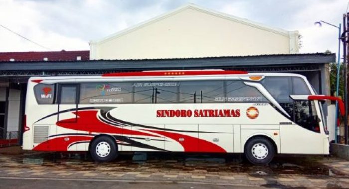 Bus Parwis Sindoro Satriamas