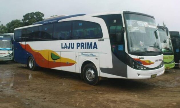 Bus Royal Coach Adiputro