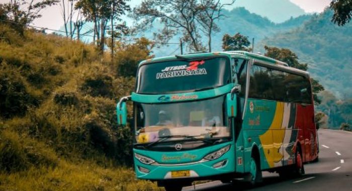 Bus pariwisata Gapuraning Rahayu 
