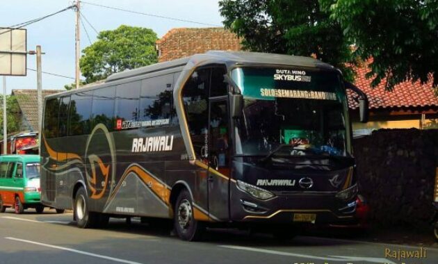 Bus AKAP Solo Bandung