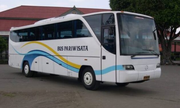 Bus jadul Ardhian Transport