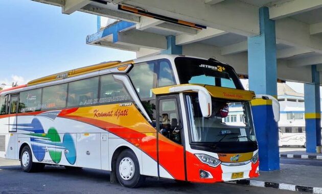 Bus Kramat Djati Jakarta Malang