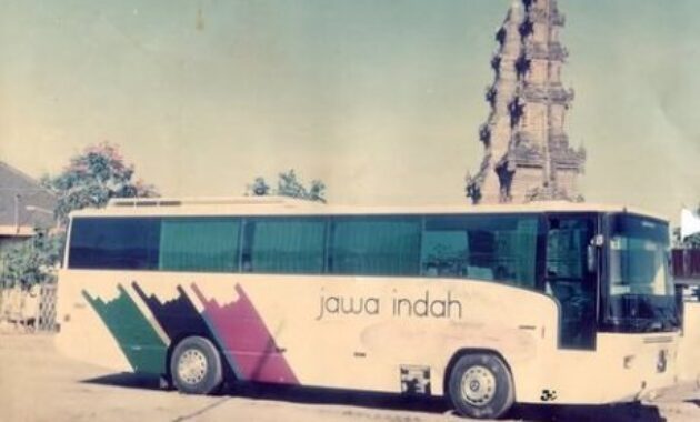 Bus klasik Jawa Indah