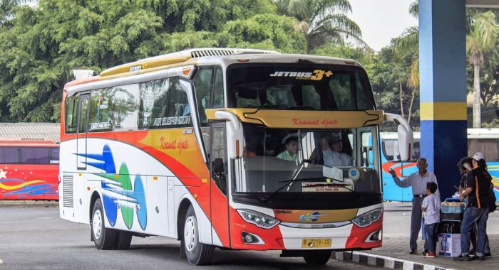 Bus Kramat Djati Jakarta Ngawi