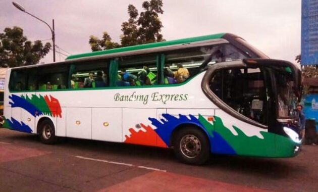 Bus malam Bandung Express Surabaya