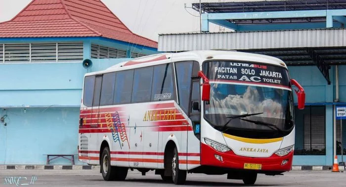 Bus Aneka Jaya Pacitan