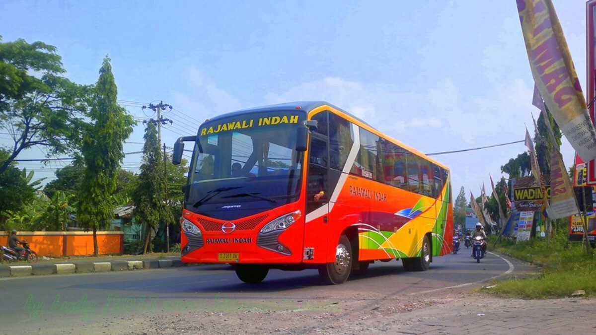 Bus Rajawali Indah