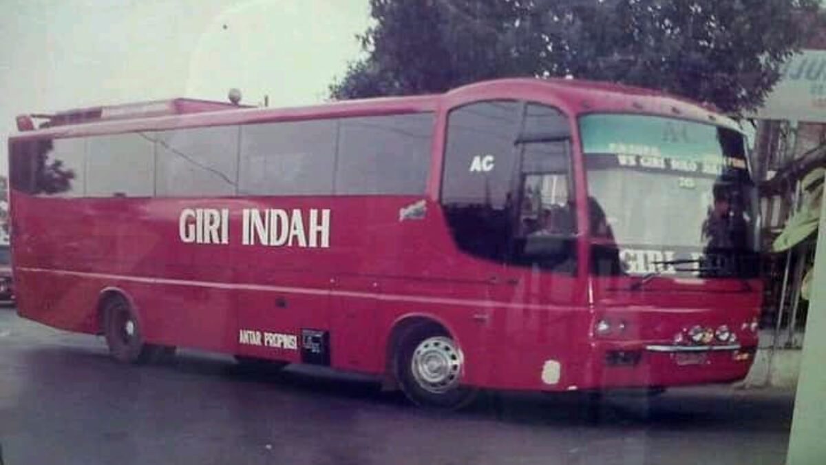 Giri Indah bus Louhan