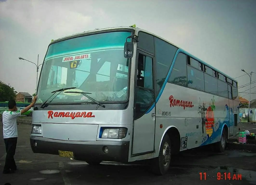 Bus Jadul PO Ramayana