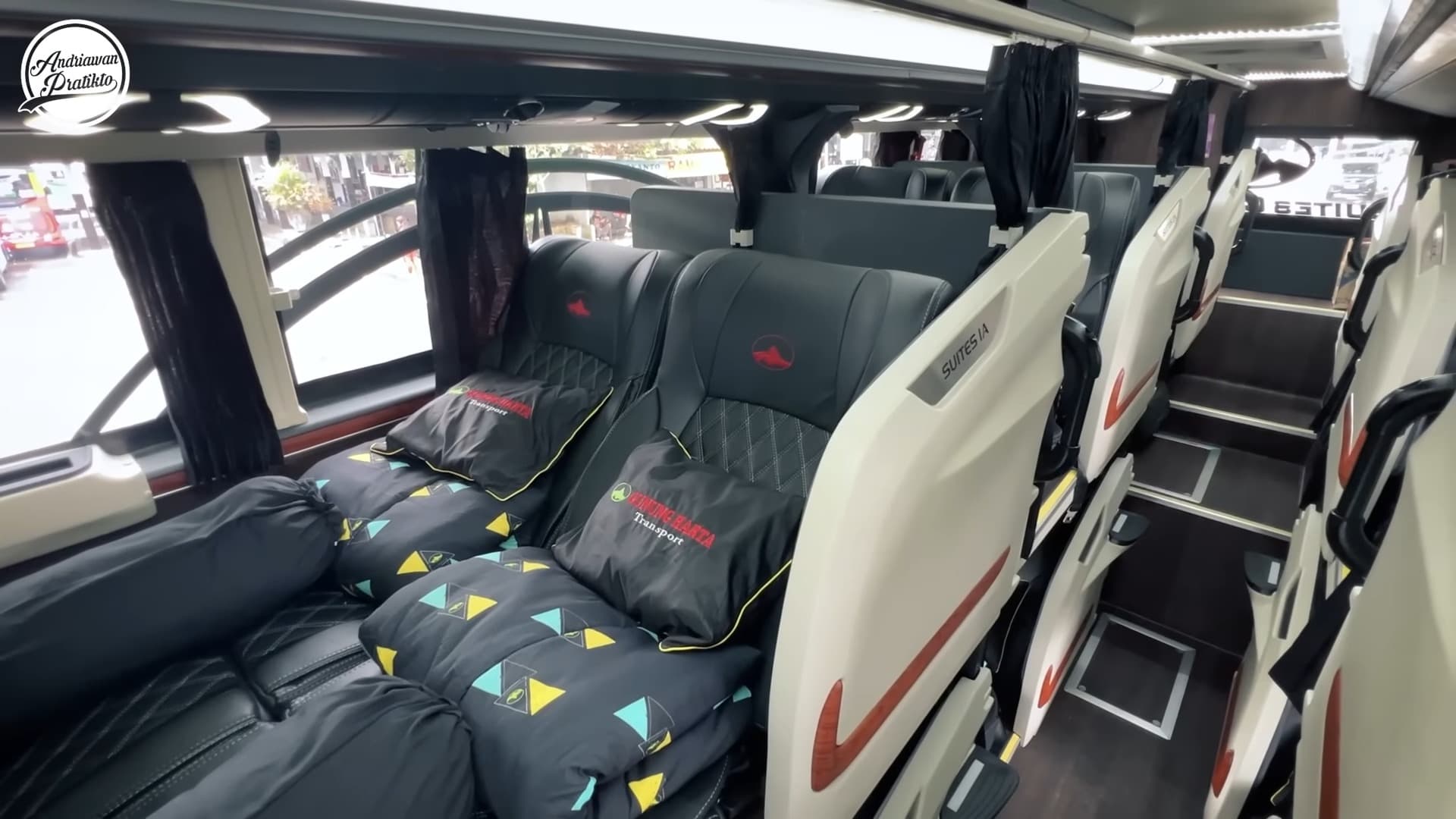 Interior Sleeper Bus Gunung Harta Suites Combi