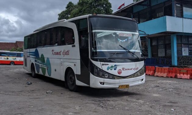 Bus Kramat Djati Jakarta Lampung