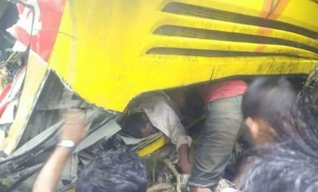 Bus Sempati Star Masuk Jurang