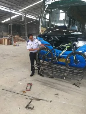 Bus dengan rak Sepeda