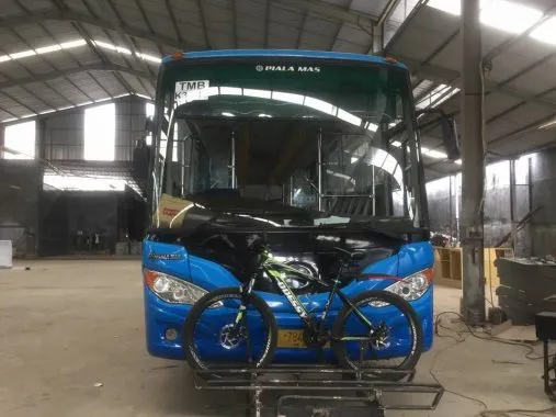 Bus dengan rak Sepeda