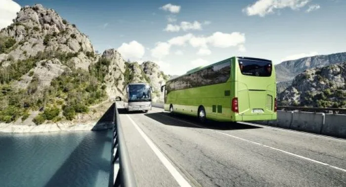 Bus baru Mercedes Benz