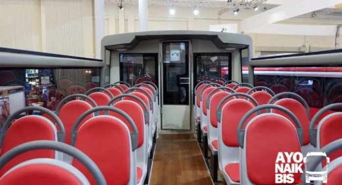 Lantai Atas Bus