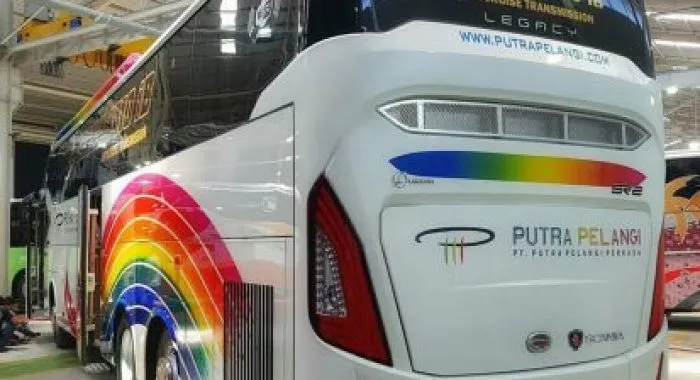 Tampilan belakang bus