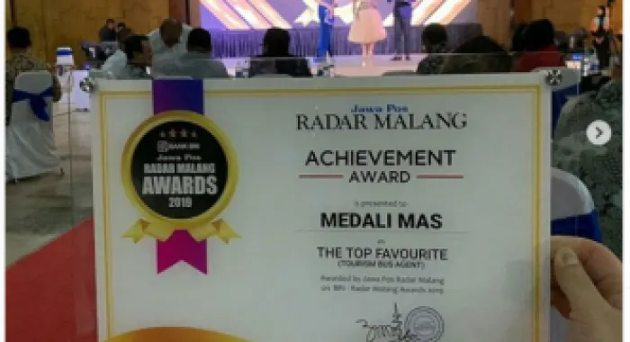 Piagam penghargaan Bus Medali Mas