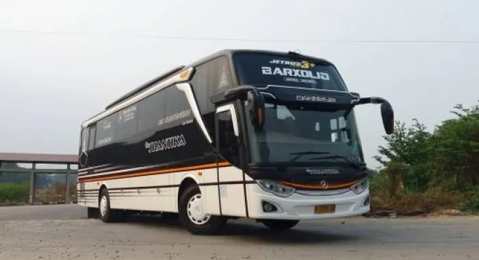 Bus Shantika