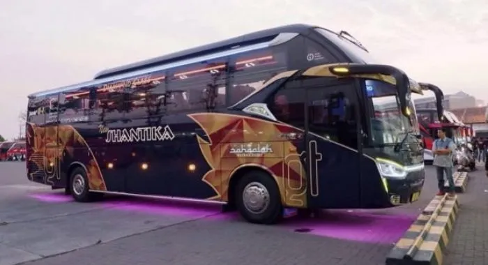 Bus Shantika