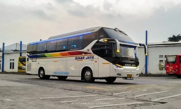 Bus Jakarta Semarang Sinar Jaya