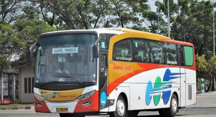 Bus Jakarta Madiun Kramat Djati