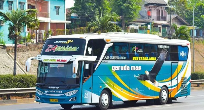 Bus malam Garuda Mas