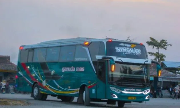Bus Garuda Mas Jakarta Solo