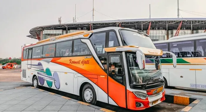 Harga Tiket Bus Jakarta Lamongan