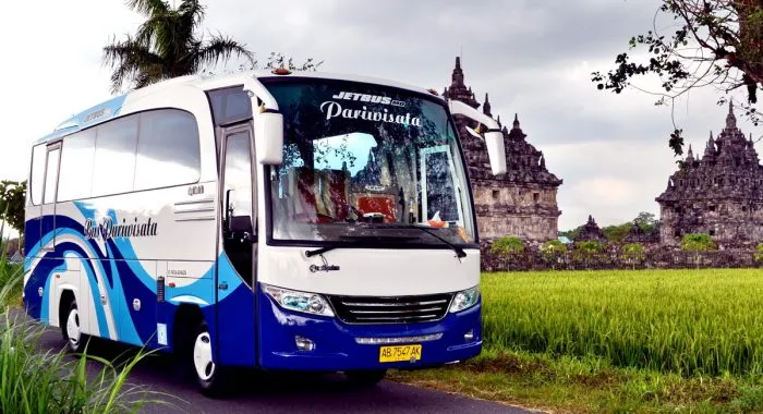 Bus pariwisata mekar trans