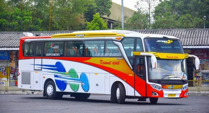 Bus Kramat Djati